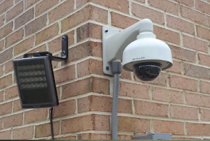 Raytec VARIO2 mounted on brick wall